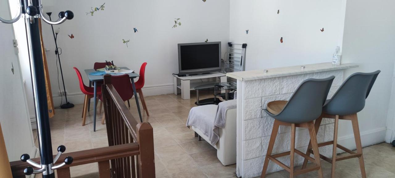 Appartement Duplex F2 Tout Confort Proche Centre Ville Avec Parking Gratuit Montluçon Exterior foto
